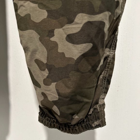 UNIVIBE OLIVE CAMO PANTS BEST OFFER EXCEPTED - Picture 4 of 9
